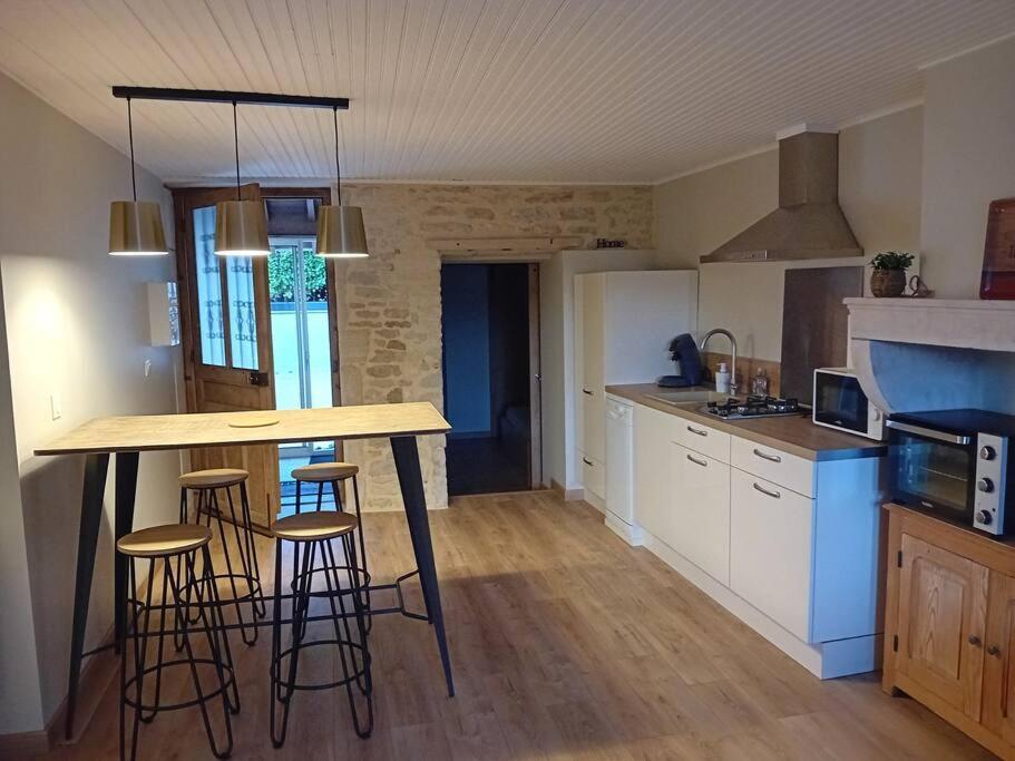 Petite Maison En Pierre Au Calme Avec Exterieur Montbellet Екстериор снимка